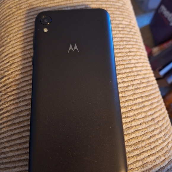 Motorola cellphone black - Picture 1 of 2